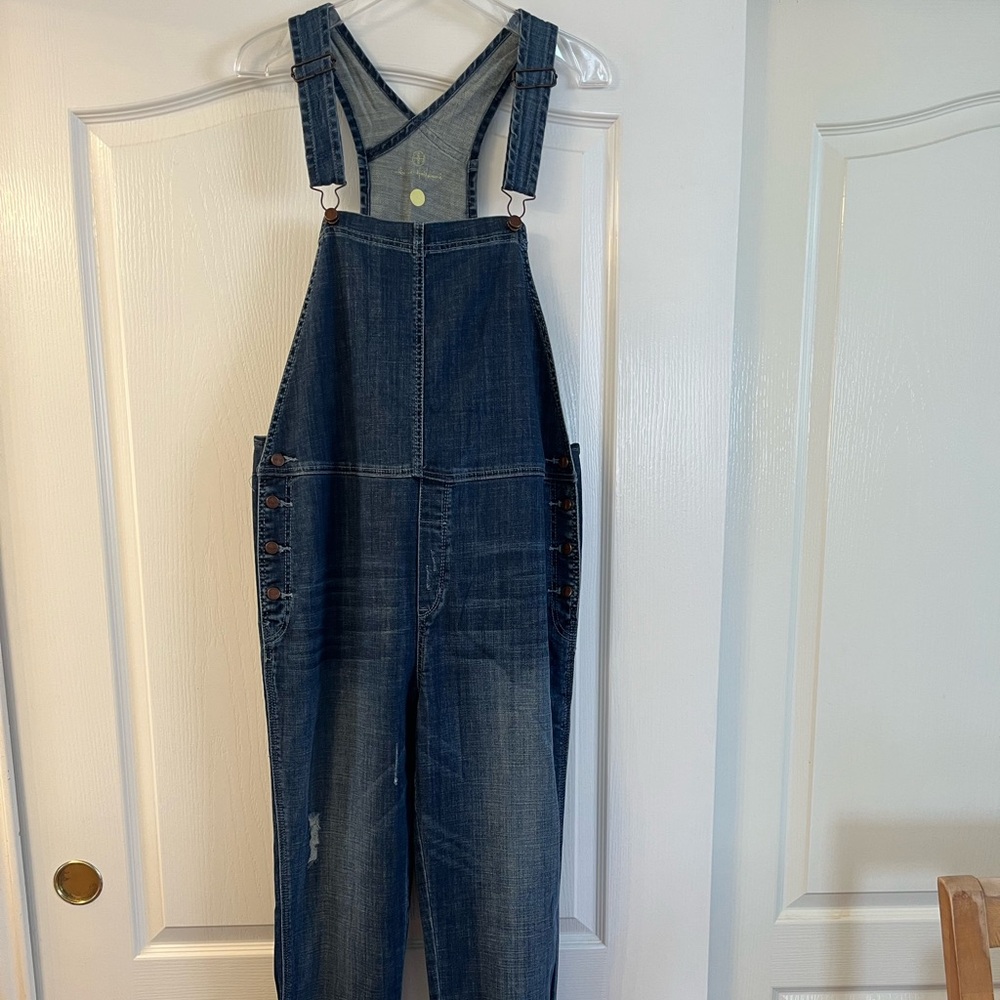 Hot in Hollywood women’s denim overalls copper buttons. M. Frayed patches.